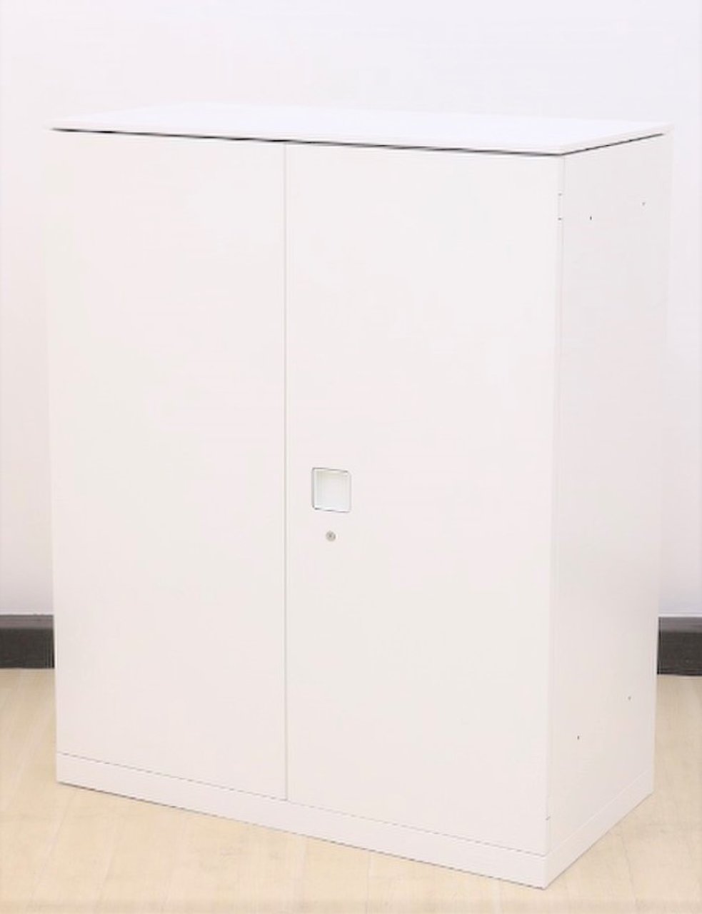 【定番収納シリーズ！】
オカムラの両開き書庫！
オフィス必須品！
棚板2枚で3段収納可能！
                        レクトライン 
                                    中古
            