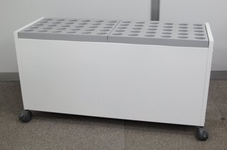 【大容量！６０本の傘が収納できます！】ホワイトのボディで入口を明るく！