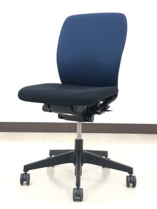 【安くて良い商品はこちら！】イトーキ／フルゴ（fulgo）／座面：ブラック×背面：ネイビーブルーのコンビカラー！