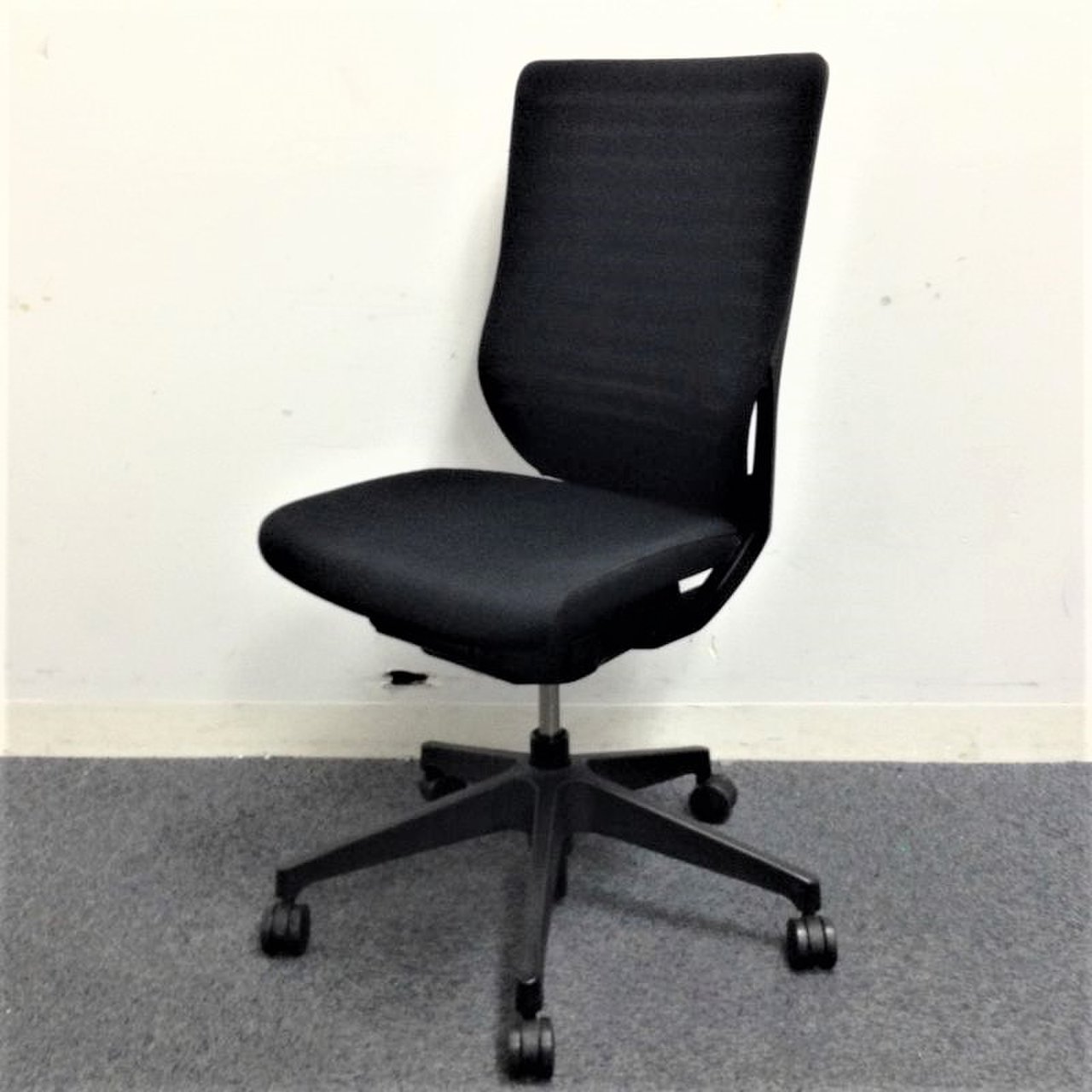 【背中のフィット感良好！】イトーキ/エピオス (epios)/ブラック◆通気性抜群！
                        エピオス 
                                    中古
            