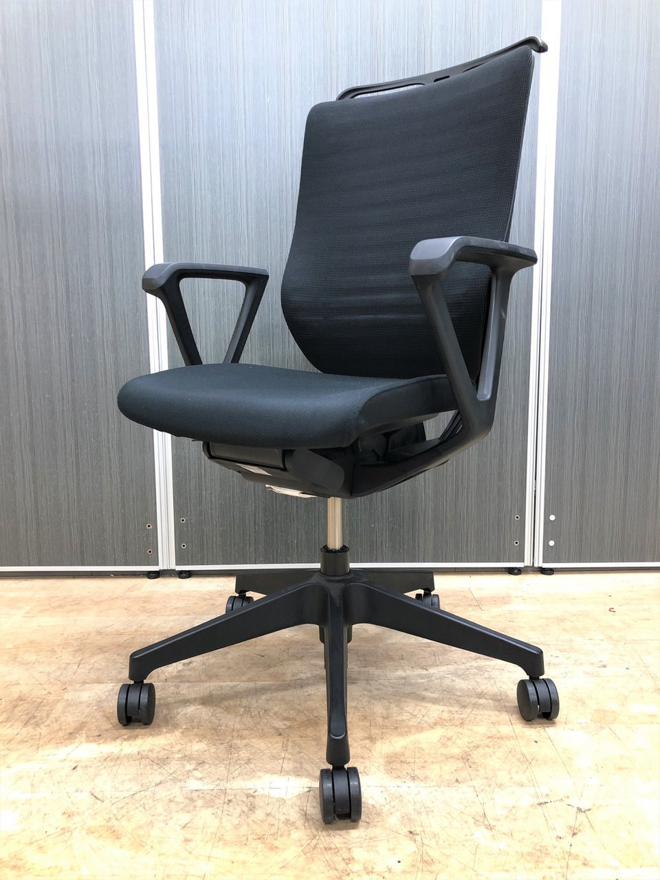 操作レスでストレスフリー！グッドデザイン賞受賞のチェア【中古】【オフィス家具】
                        エピオス 
                                    中古
            