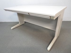 【コスパ抜群のデスク入荷】
広々としたワークスペースで作業効率改善！
幅140cm