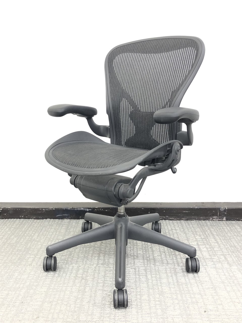 世界的有名チェア！
ハーマンミラー製アーロンチェア◆	
Bタイプ_固定肘_ポスチャーフィット_リクライニング
                        アーロンチェア 
                                    中古
            