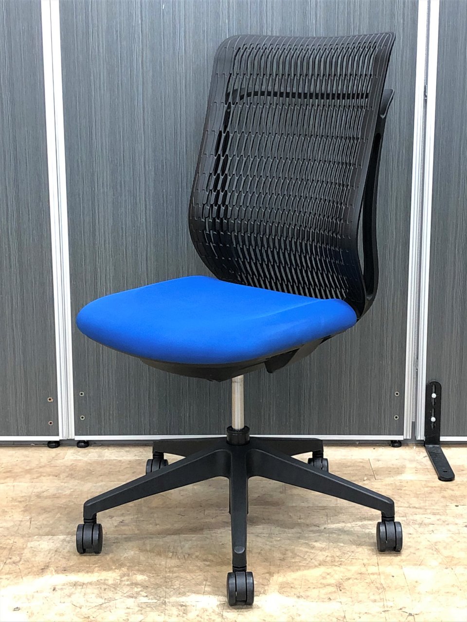 【在庫入替セール品】3Dメッシュの造形美！お得にご案内【中古】【オフィス家具】【東京】【大阪】【愛知】【岐阜】【長野】【滋賀】
                        AJ（エージェイ） 
                                    中古
            