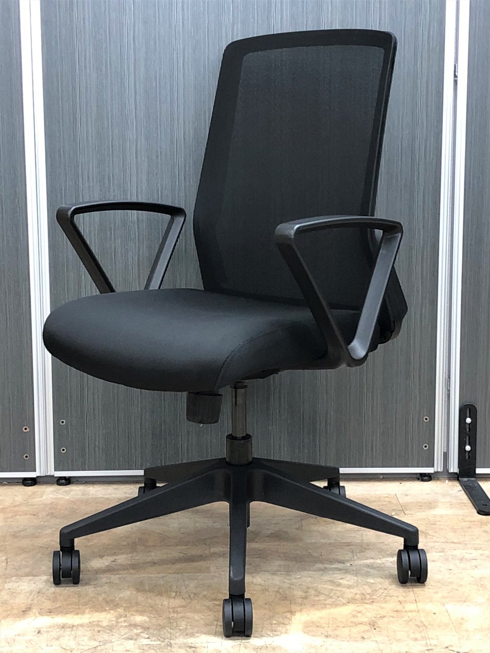 【在庫入替セール品】新古品のオフィスチェア！お得にご案内【中古】【オフィス家具】【東京】【大阪】【愛知】【岐阜】【長野】【滋賀】
                        STM
                                    新古品
            