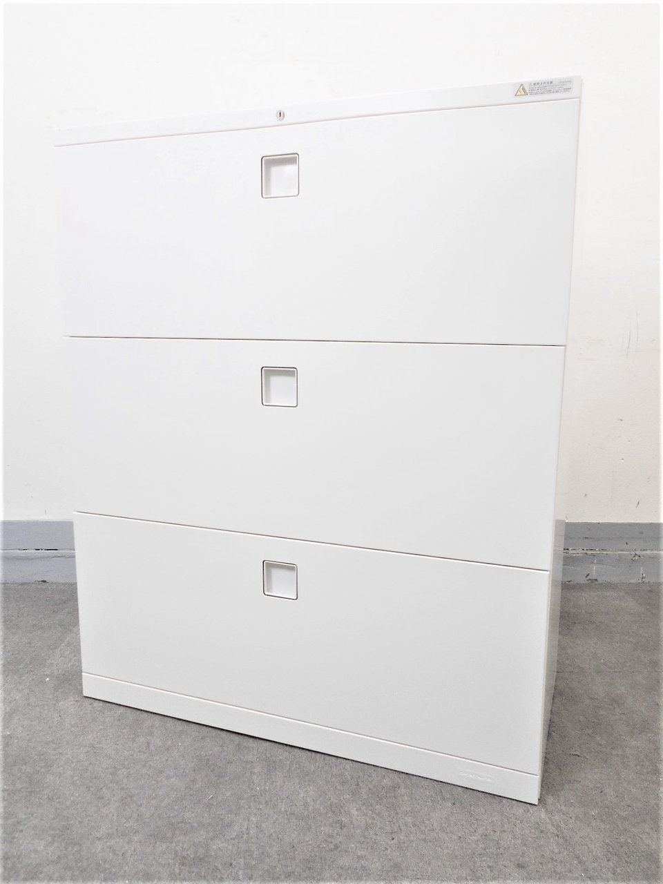 ３段ラテラル書庫が今オススメ！マルチハンドル仕様なので上下左右どこからでも開けられます。
                        レクトライン 
                                    中古
            