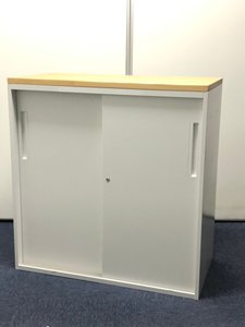 木目天板｜引違書庫｜使用歴2年程度｜天板に擦り傷や凹みのある箇所がございます。