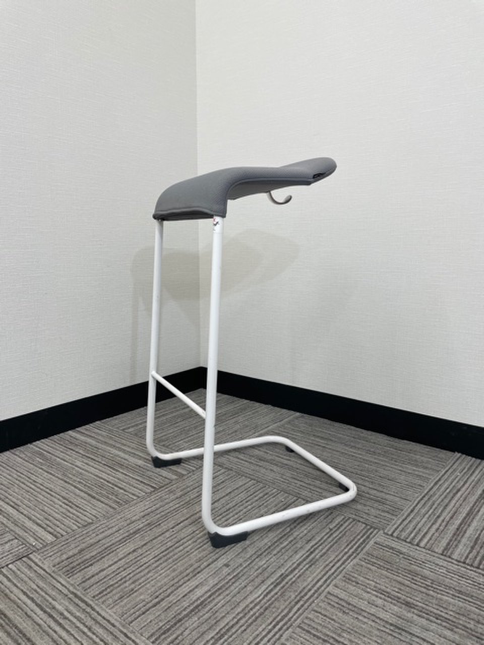 【ハイチェア】【コクヨ】【グレー】【エントランスや休憩室に】
                        
                                    中古
            