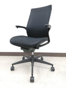 【姿勢を変えずに操作が出来るのがポイント！】
執務室用にはもちろん、会議室用にもおすすめ！
■コクヨ/M4/ブラック
