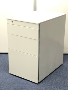 取っ手が前面になく、スタイリッシュ！ただ日焼けが強い箇所があるのが残念。