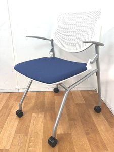 4脚限定！！定価約5万円！！【さまざまな場面の自由なミーティングスタイルをアシストしてくれるネスティングチェア】ルナ 81S1AE オカムラ/okamura【I】■おつとめ品