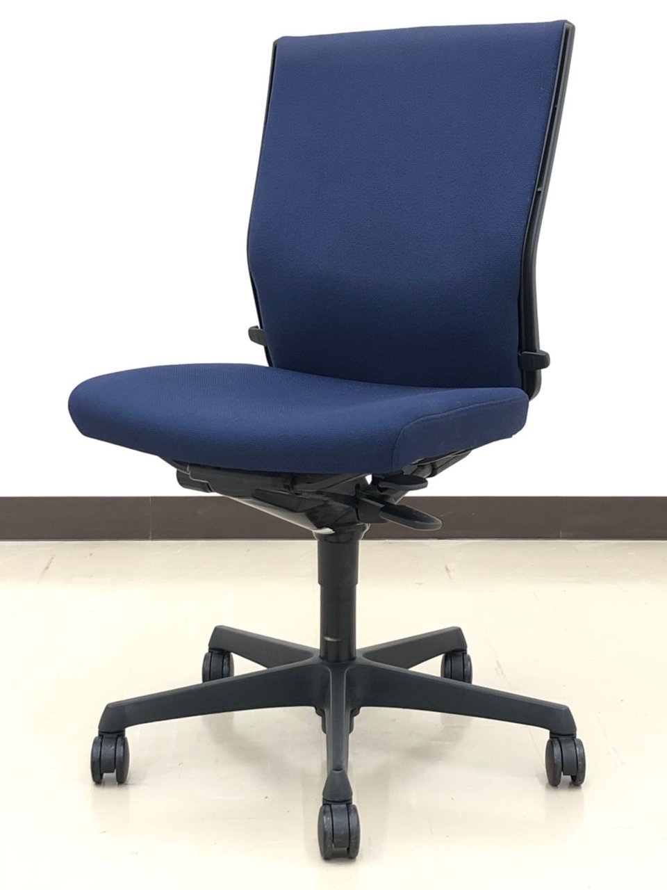 【定価約8万円！！ランバーサポート付きで快適オフィスワーク！！在宅ワークにもおすすめです！！】■オカムラ■エスクード
                        エスクード（クッション） 
                                    中古
            