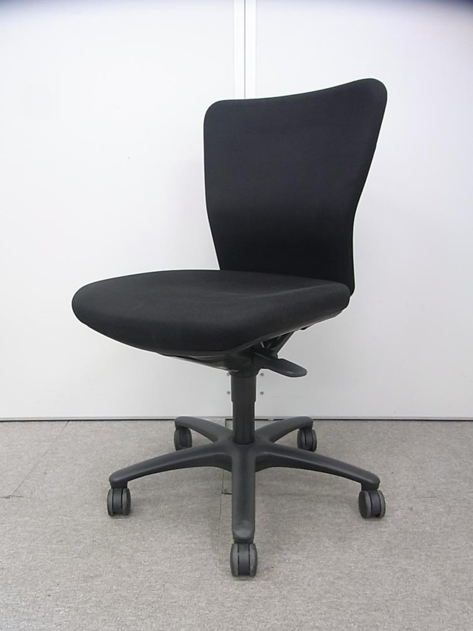 【法人1番人気！】オカムラ製のカロッツァチェア【ロングセラー商品】
                        カロッツァ 
                                    中古
            