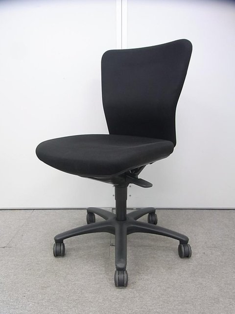 【中古】カロッツァ   オカムラ（okamura） 肘無ローバックチェア