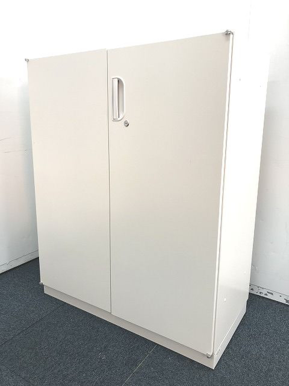 おすすめ品！！【定価約5万円！！ほぼ未使用！！大人気のホワイトカラー両開き書庫の入荷です！！】■豊国工業■ＨＯＳ
                        その他シリーズ
                                    新古品
            