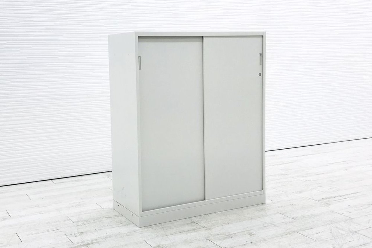 ロット入荷！！人気商品！！【定価約6万円！！人気の引き違い書庫の入荷です！！扉が邪魔になりにくい引き違い！！ホワイトカラー！！】■イトーキ■ｅＳ
                        eSキャビネット
                                    中古
            