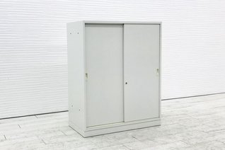 ロット入荷！！おすすめ品！！【定価約5万円！！人気のホワイトカラー引き違い書庫の入荷です！！大量収納！！棚板調整も可能！！】