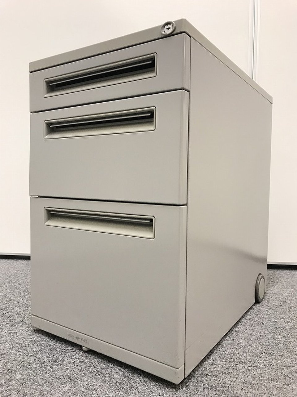 【残り一点】内田洋行　FEED　三段ワゴン　収納　オフィス　デスク　脇机　収納　テレワーク　在宅　
                        FEED 
                                    中古
            