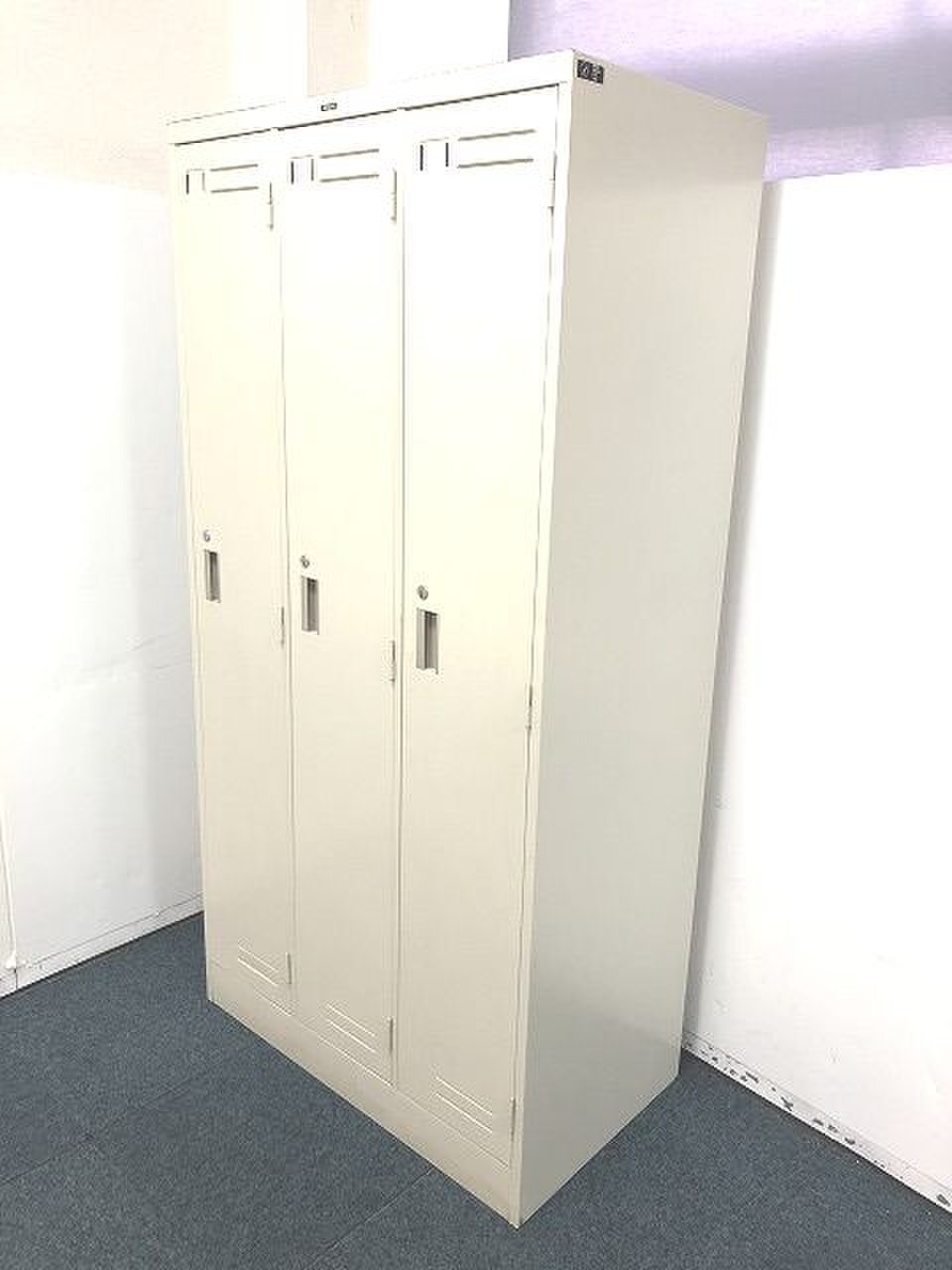 【定価約7万円！！広く使える3人用ロッカーの入荷です！！超人気サイズ！！】■コクヨ
                        その他シリーズ
                                    中古
            