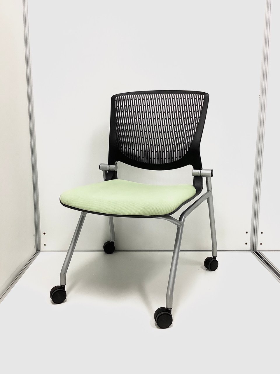 【32脚大量入荷】大人気のスタッキングチェア／◆Okamura／オカムラ◆Grata／グラータ　【定番スタッキングチェア】
                        グラータ 
                                    中古
            