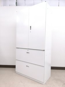 【状態良好】【鍵付き】ほど良い高さ約1738ｍｍ下段：2段上段：両開き上下書庫◆イトーキ製
