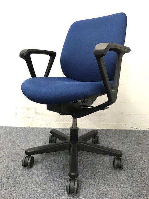 【中古】トルテ   イトーキ（ITOKI） 肘付ローバックチェア