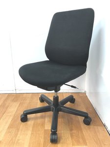 【定価約4万円！！オフィスにゆとりをもたらすシンプル＆スペースレスOAチェア！！】イトーキ/トルテ