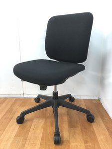 【定価約5万円！！快適性と個性にこだわったOAチェアの入荷です！！】オカムラ/CG-R