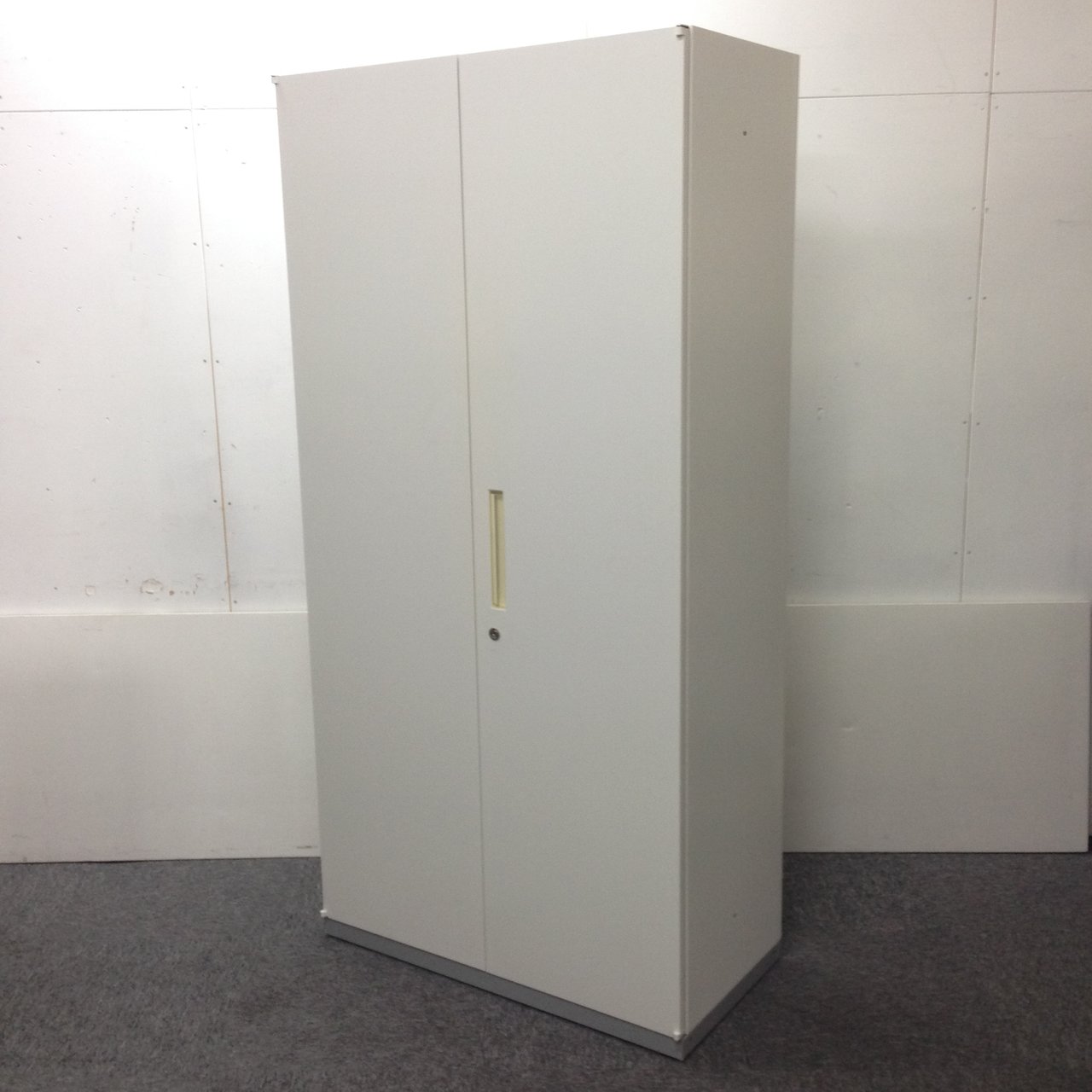 【取り出しやすい高さ180cm！】
イナバ/両開き書庫
【鍵がついていない場合は、1本無料にて作成します！】
                        TF 書庫 
                                    中古
            