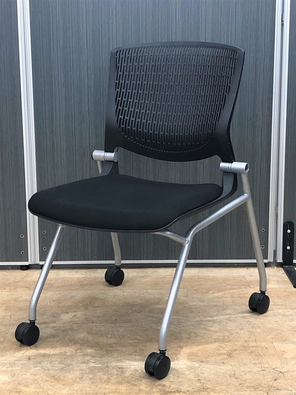 【46脚入荷】座り心地の良いミーティングチェア！ロットでご案内【中古】【オフィス家具】【東京】【大阪】【愛知】【岐阜】【長野】【滋賀】
                        グラータ 
                                    中古
            