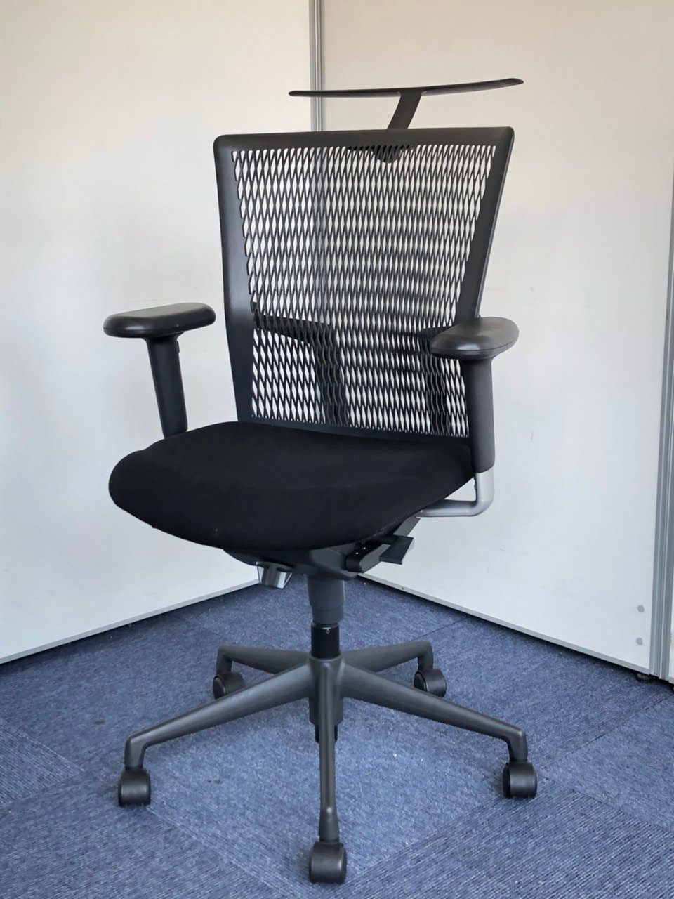 【樹脂メッシュでお手入れ簡単！】
内田洋行/アクトディア/ブラック
【1万円くらいでお洒落なチェアをお探しの方に！】
                        アクトディア 
                                    中古
            