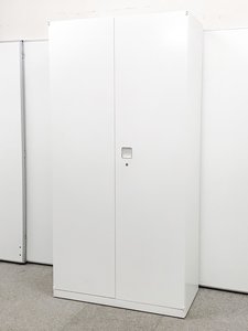 【収納力のあるワードローブで衣類をしまいましょう】
オカムラ/レクトライン/ホワイト
【4方向から開けられる便利な取っ手】