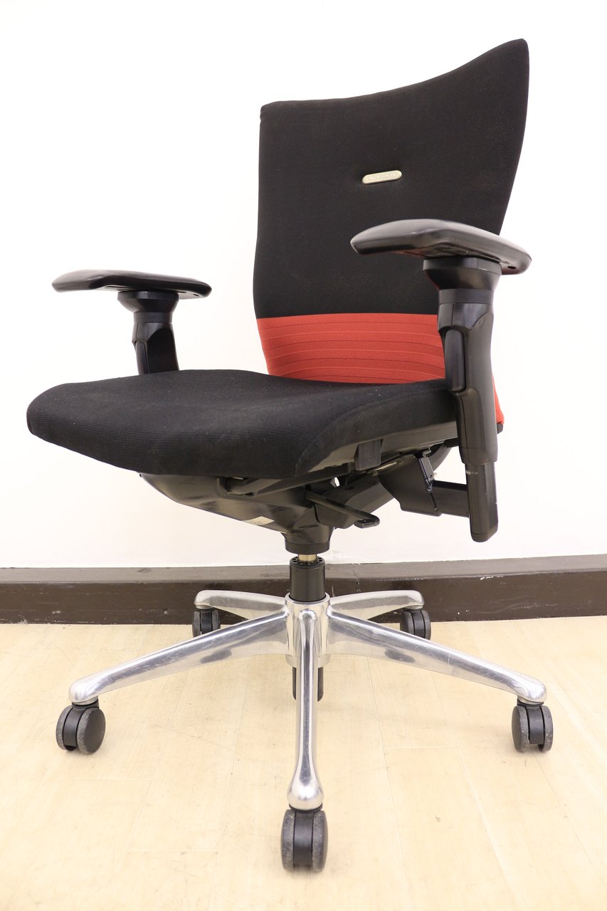 【レッド】【肘付き】【ミドルバックチェア】【安定感】
                        フィーゴ 
                                    中古
            