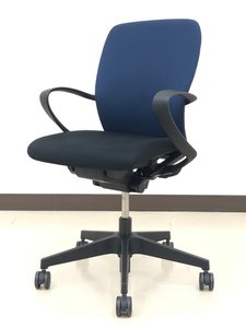 【執務用にお勧め！】イトーキ製　フルゴ　肘付きチェア【シンプルデザイン】【簡単操作】☆