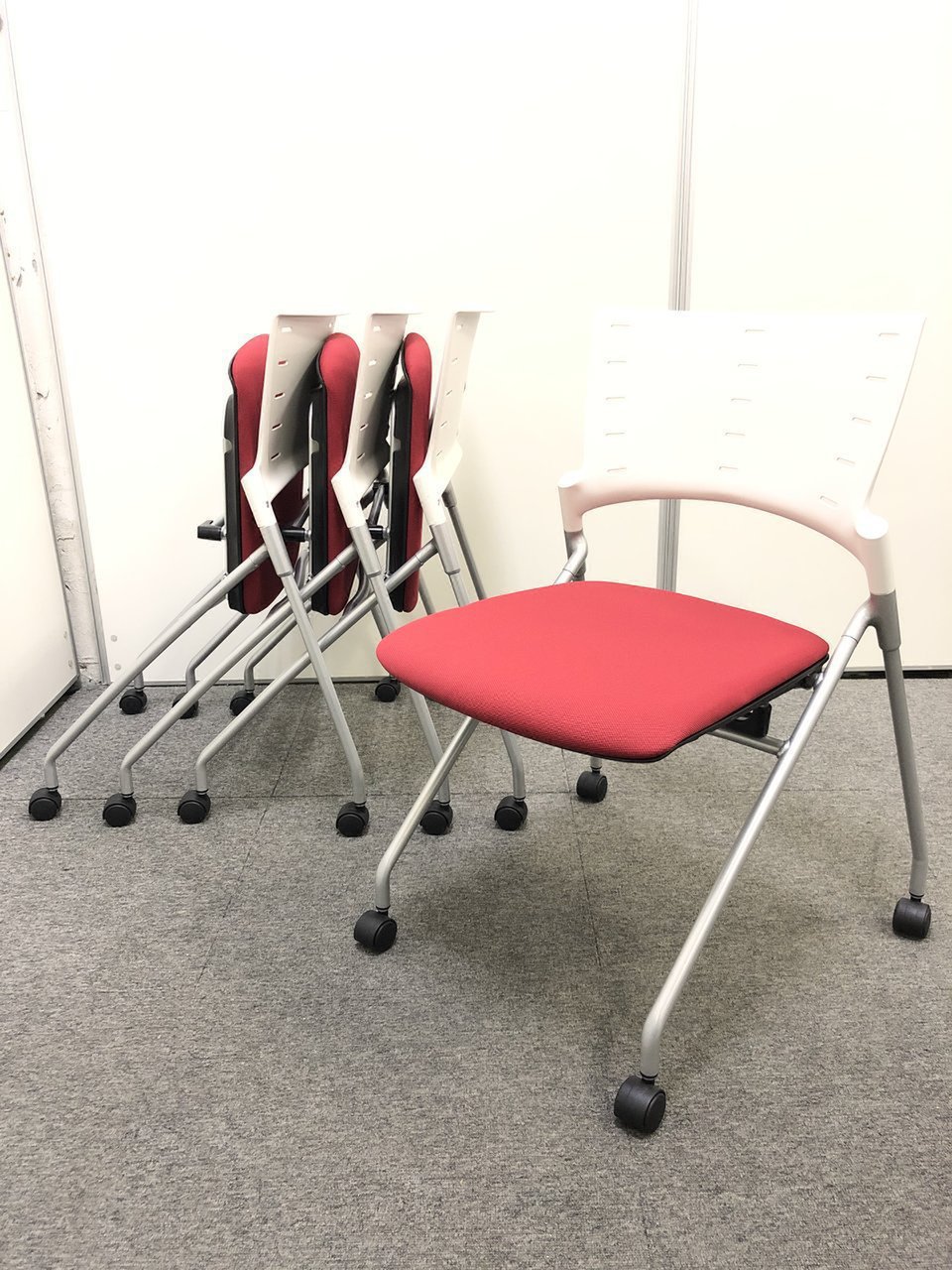 【ロット商品】人気のネスティングチェアがロットでご提案可能！！
                        マノス 
                                    中古
            