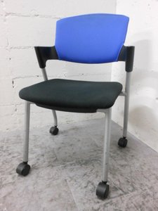 【定価約４万円！！快適スタッキングチェアの入荷です！！】コクヨ/プロッティ