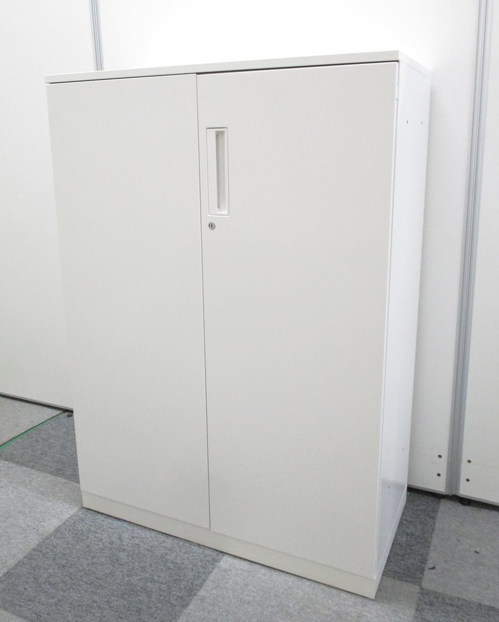 【4段分収納可能！！】コクヨ(KOKUYO)エディア　両開き書庫／色:ホワイト／高さ1270mm
                        エディア 
                                    中古
            