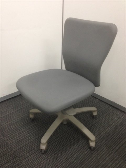 【中古】カロッツァ  CK33CR オカムラ（okamura） 肘無ローバックチェア