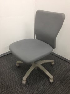 【オフィスチェア】オカムラ(okamura)製カロッツァ(Carrozza)/肘無ローバック　ゴムキャスター【事務椅子】　