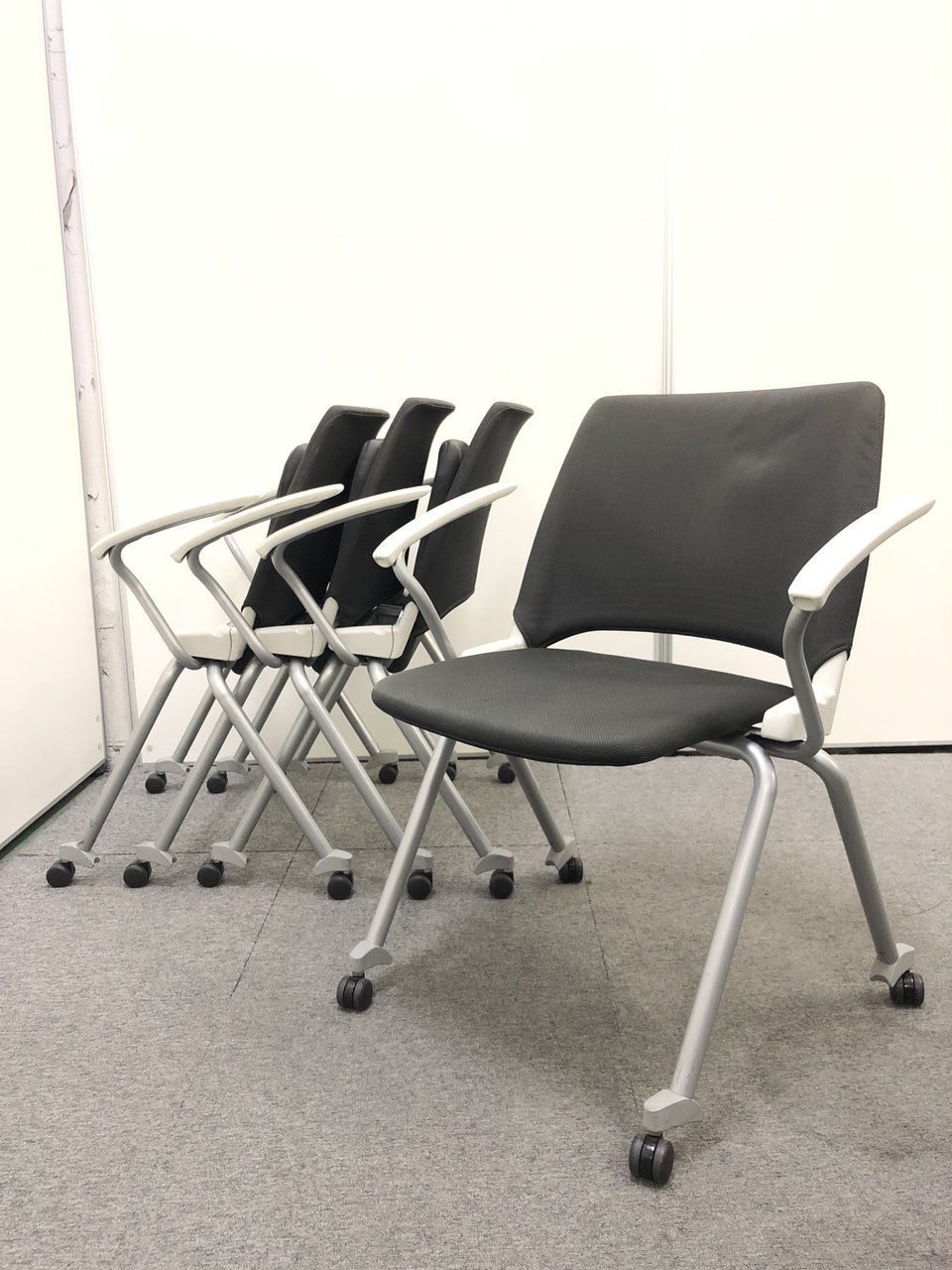 【ロット入荷】座面を上げて並行収納！20脚もの大量入荷商品のためロットでお探しの方にオススメ！！
                        FM-350 
                                    中古
            