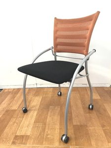 注目商品！！ラスト２脚！！【I定価約4万円！！オシャレなコンパクトサイズネスティングチェア】イトーキ/プリエ2【I】