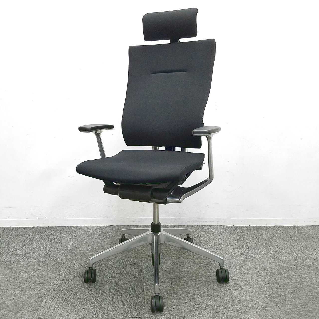 【1脚入荷】イトーキ製高級チェア（スピーナチェア）の入荷！中古　高級チェア　オフィスチェア　在宅ワーク　テレワーク　ヘッドレスト　ハイバック
                        スピーナ（クロスタイプ） 
                                    中古
            