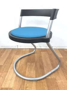 【定価約3万円！！2018年製！！ライトブルーカラーのオシャレ丸椅子の入荷です】イトーキ/ピッキオ(picchio)