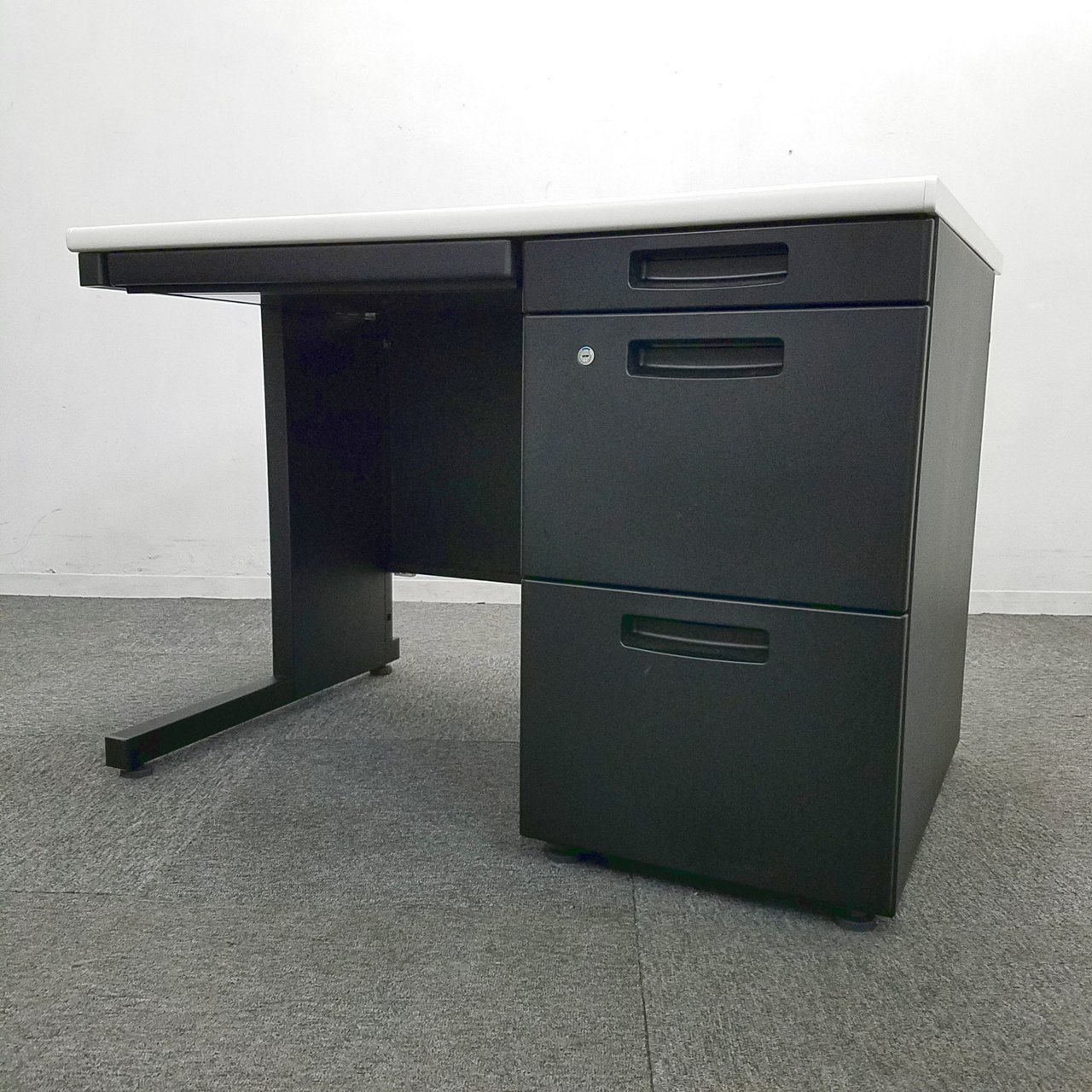 【1台限定】定番の片袖デスク入荷！中古　オフィスデスク　机　事務机 kokuyo　定番　テレワーク　在宅ワーク　リモートワーク
                        ピクサ
                                    中古
            