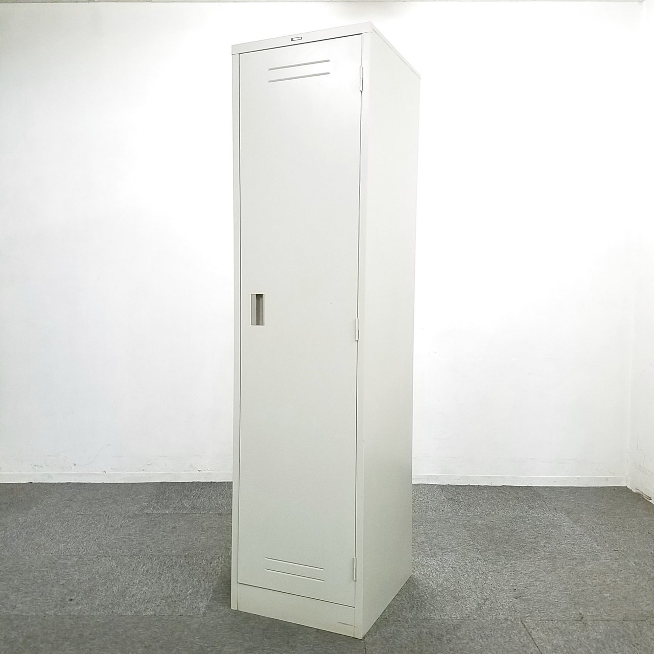 【1台限定入荷】コクヨ製掃除用具入れ
                        CLK 
                                    中古
            