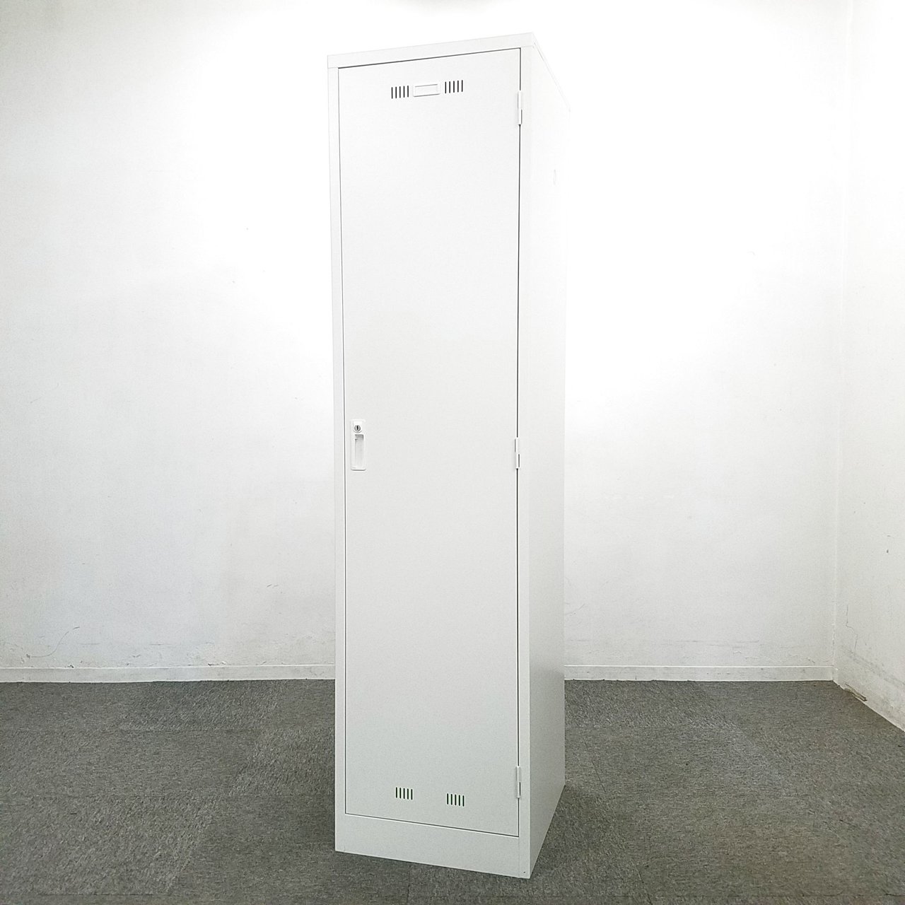 【1台入荷】生興製人気ホワイトカラーの1人用ロッカー入荷しました！！　中古　オフィス 家具 ロッカー 更衣室  
                        ＳＬＫロッカー
                                    中古
            