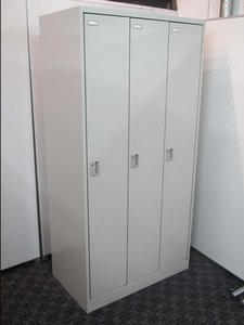 【オカムラ】【3人用ロッカー】【FZシリーズ】【鍵付き】