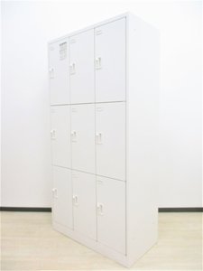 【中古希少品　定価約19万！】【最大15台集まります】仕切り無し　ダイヤル錠9人用ロッカー！[ホワイト]