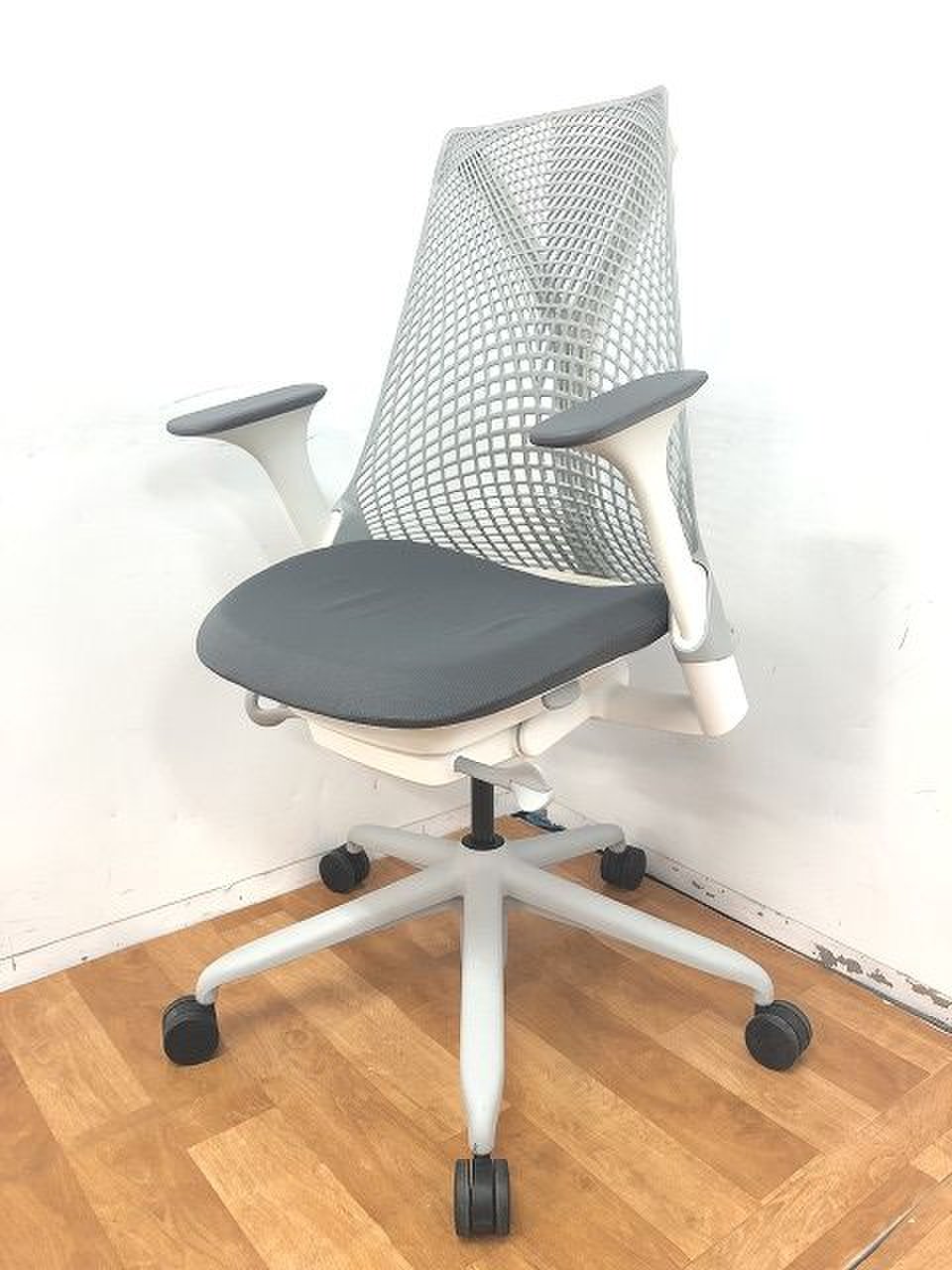 【定価約10万円！！オシャレで人間工学に基づいた機構付きOAチェアの入荷です！！】■ハーマンミラー■セイル
                        セイルチェア 
                                    中古
            