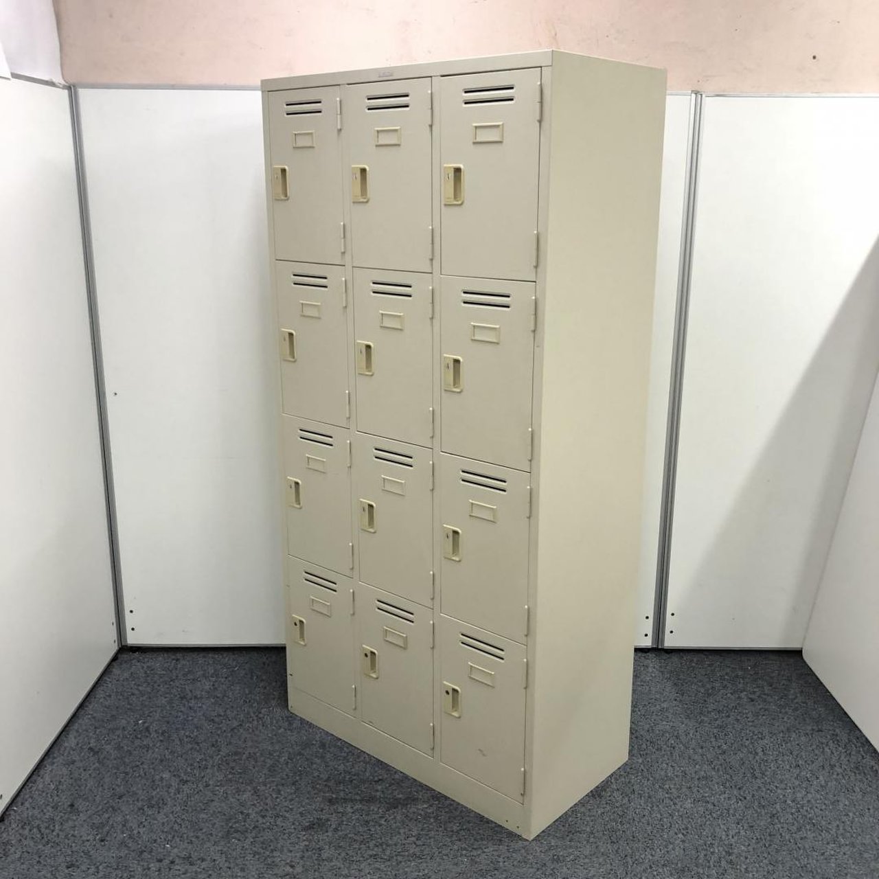 【これ1台で12名分の収納スペースが確保できます！】ライオン事務機製 3列×4段ロッカー
                        その他シリーズ
                                    中古
            